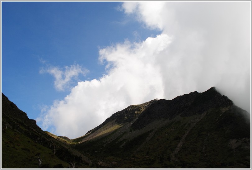 2012-07-11 15-35-38南湖山莊看南湖大山.JPG